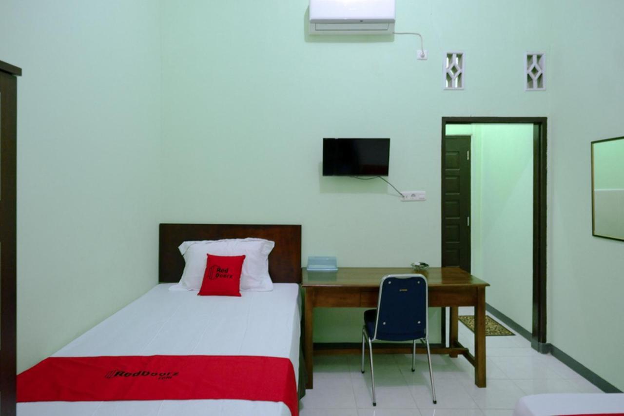 Reddoorz Near Universitas Cokroaminoto Palopo Exterior photo